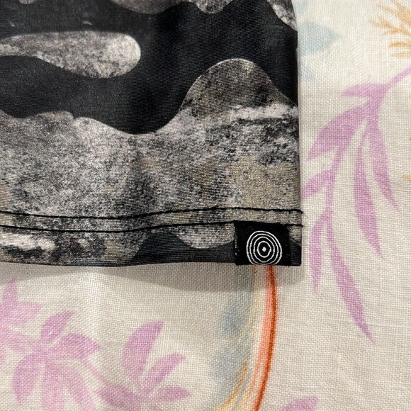 Onzie Yoga Camo Leggings - Picture 2 of 5